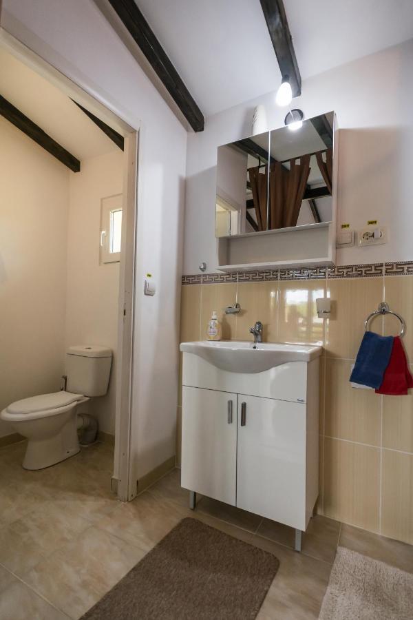 Casa Cu Muri Тиргу-Окна Екстер'єр фото