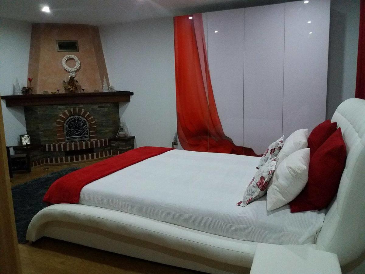 Casa Cu Muri Тиргу-Окна Екстер'єр фото