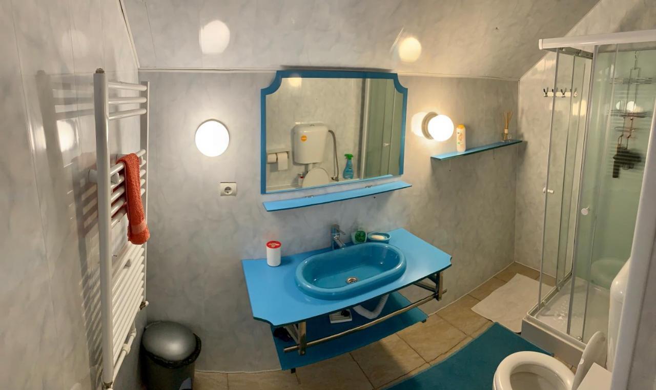 Casa Cu Muri Тиргу-Окна Екстер'єр фото